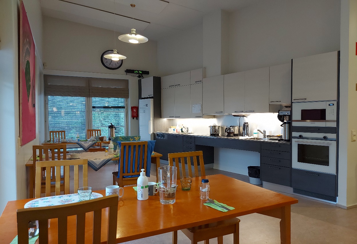 Villa Afasian keittiö ja ruokailutila.